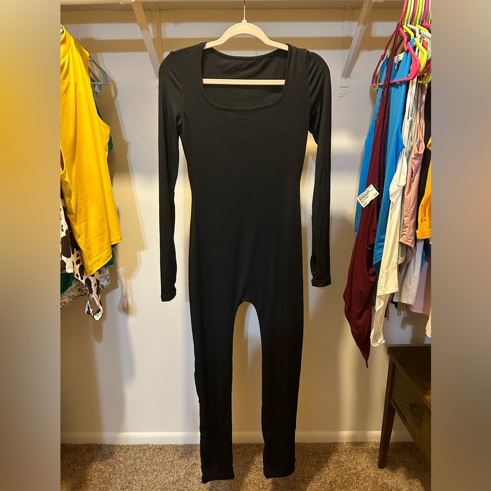 NWOT black ribbed seamless jumpsuit with thumb holes
